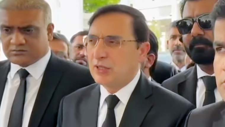 بانی پی ٹی آئی کو شفاء کی بجائے پمز لے گئے، وہاں بھی ضروری علاج نہیں کیا گیا: بیرسٹر گوہر کا دعویٰ