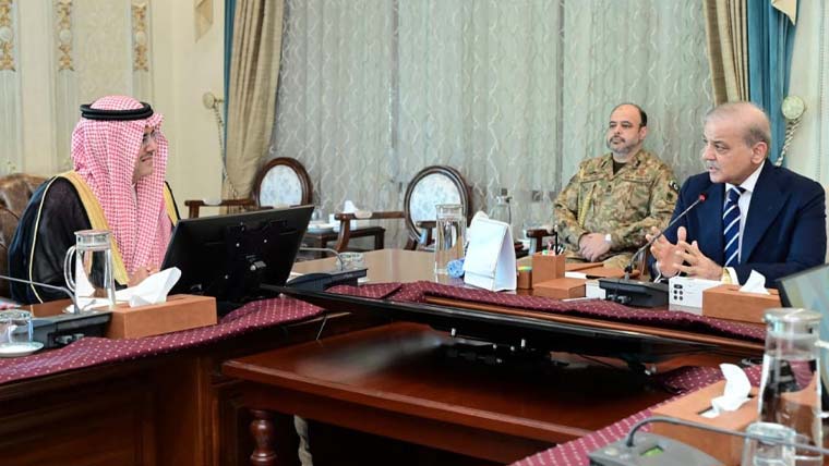 وزیراعظم سے سعودی کاروباری وفد کی ملاقات، سرمایہ کاری پر تبادلہ خیال