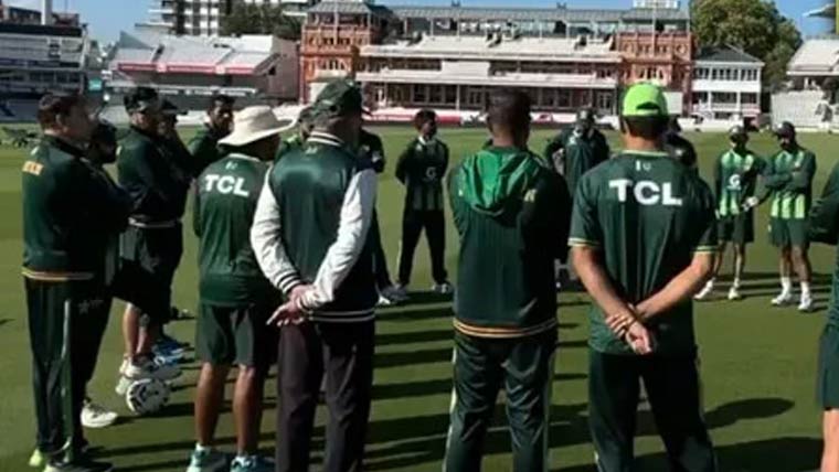 انگلینڈ کیخلاف دوسرے میچ سے قبل لندن میں قومی ٹیم کا پریکٹس سیشن میں بابر بھی شریک