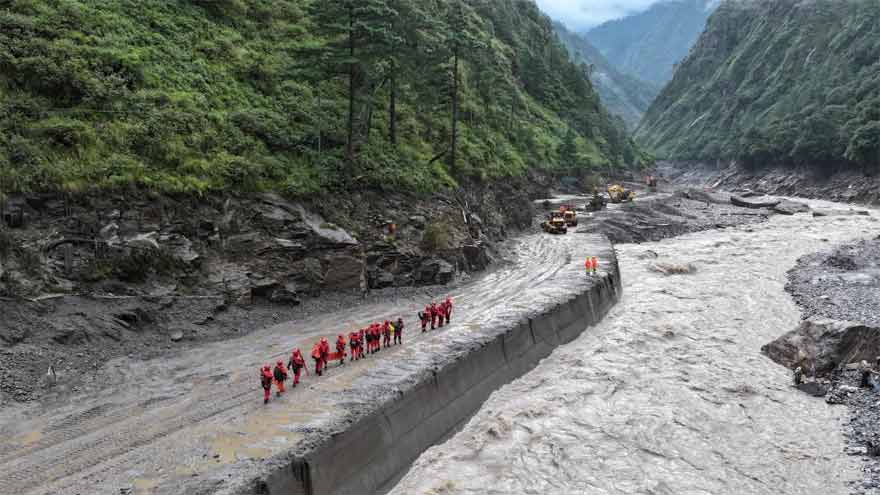 Rescuers scour Nepal flood debris as death toll crosses 460