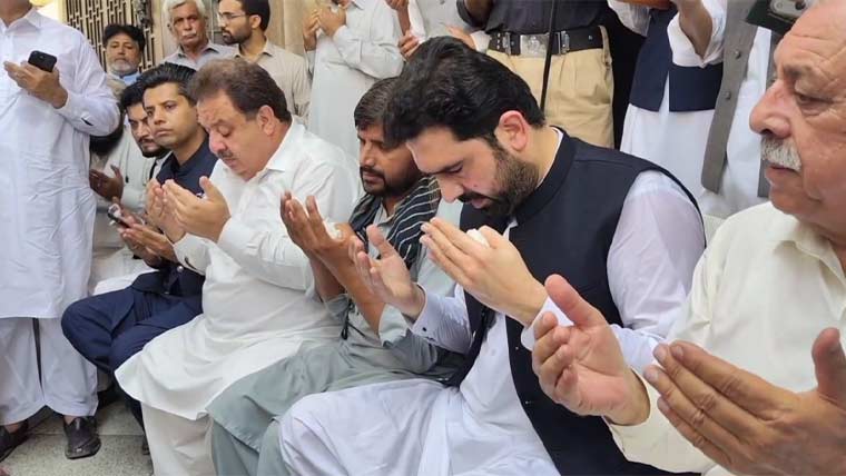 وزیراعلیٰ خیبر پختونخوا سہیل آفریدی کی آیت نور کے گھر آمد، والد سے ملاقات