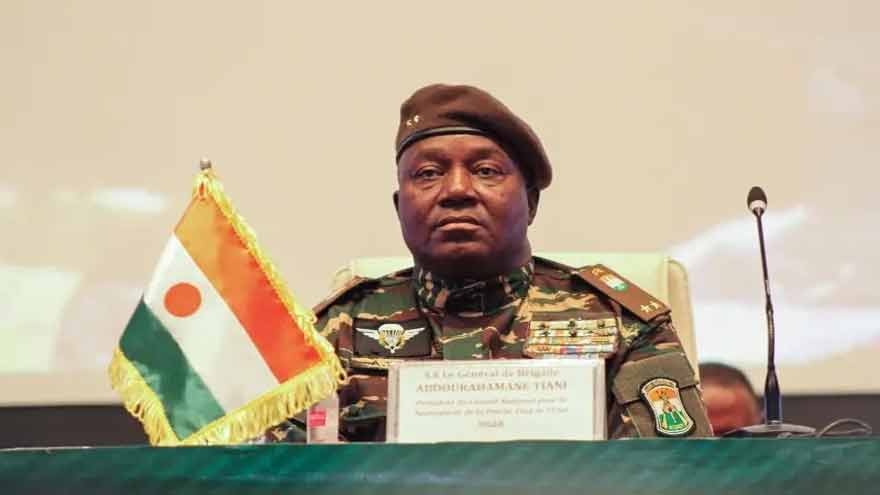 Clashes in Niger's Niamey after troops attempt to storm presidential palace