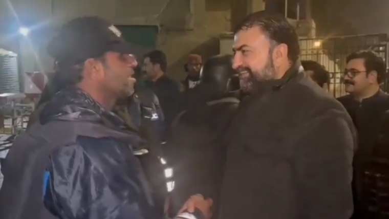 کوئٹہ: وزیراعلیٰ بلوچستان کا رات گئے شہر کے مختلف مقامات کا دورہ