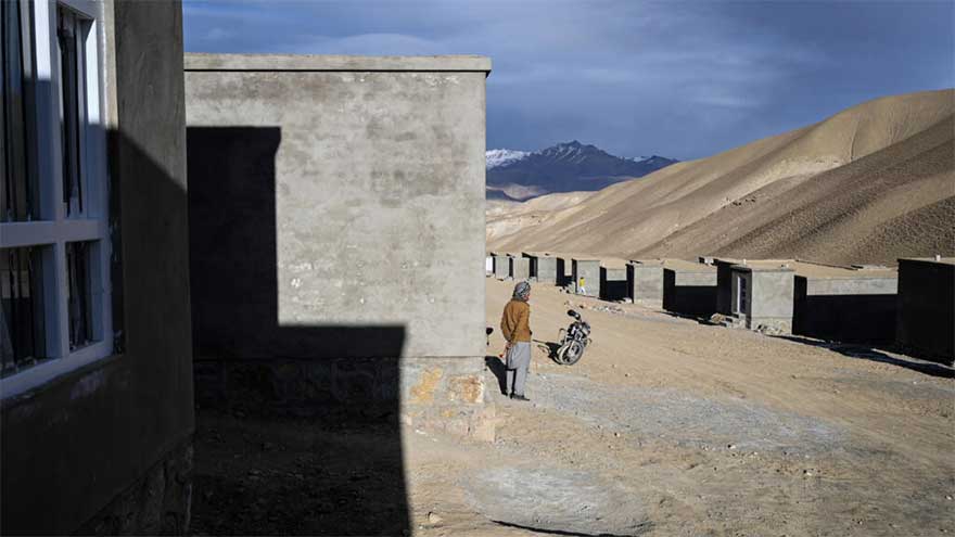 Dunya News Afghan returnees in Bamiyan struggle despite new homes