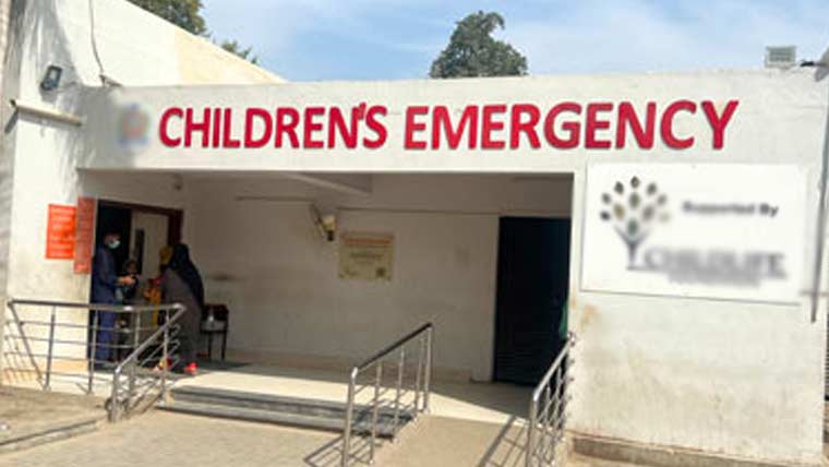 لاڑکانہ: ڈاکٹرز کی مبینہ غفلت، چلڈرن ہسپتال میں 4 ماہ کی بچی دم توڑ گئی