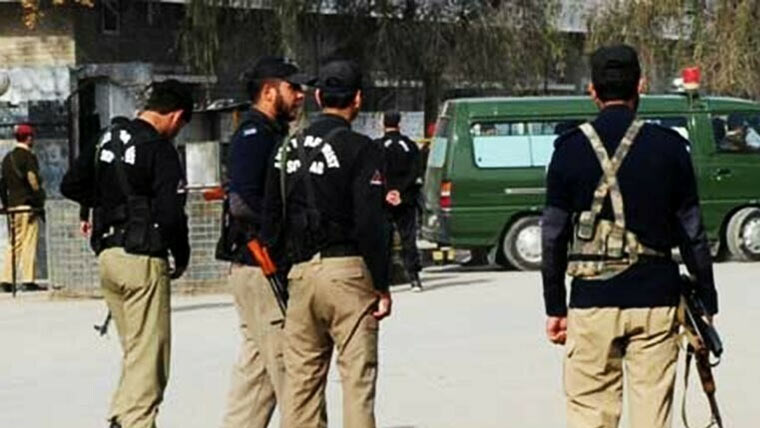 سی سی ڈی پولیس پر حملہ، پولیس اہلکار زخمی، کم سن بچی جاں بحق