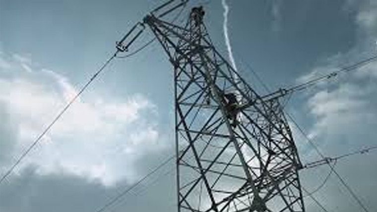 عارف والا: رہائشی گھروں پر سے گزرنے والی 11 ہزار وولٹ لائن جان لیوا خطرہ بن گئی