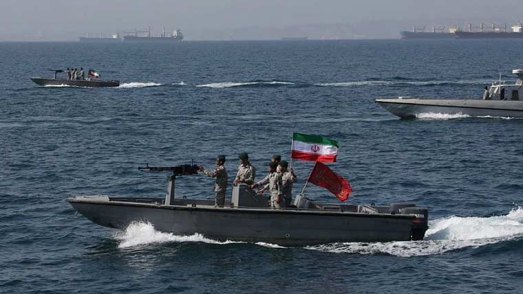 ایرانی فورس کی کارروائی، آبنائے ہرمز میں امریکی پرچم والا جہاز روک لیا