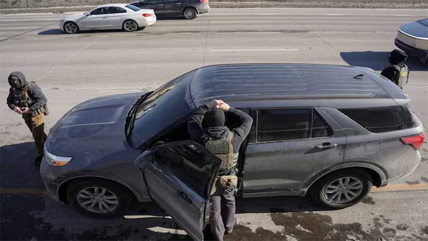 Dunya News Trump tells Minnesota to help more with US immigration enforcement. What does it already do?