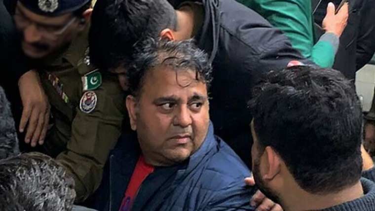 عدالت نے سابق وفاقی وزیر فواد چودھری کو بری کر دیا