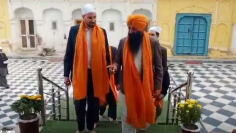 برطانیہ کے پولیٹیکل کاؤنسلر کا وفد کے ساتھ گورودوارہ ڈیرہ صاحب کا دورہ