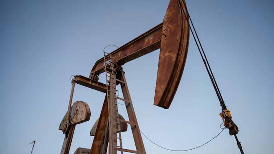 Oil extends decline ahead of US-Iran talks
