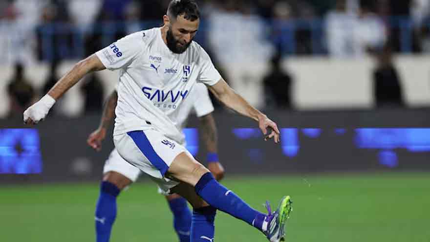 Benzema scores hat-trick on his debut for Al-Hilal