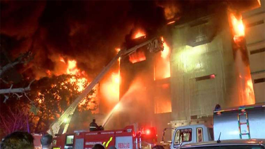 Fire breaks out in plastic factory in Karachi