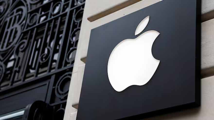 Apple plans to allow external voice-controlled AI chatbots in CarPlay, Bloomberg News reports