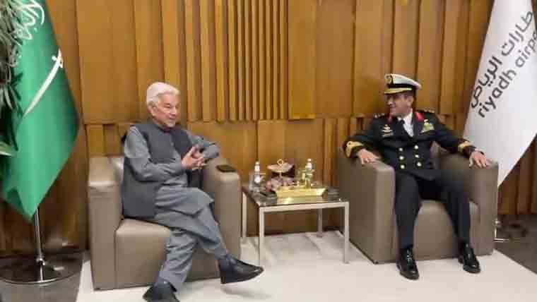 خواجہ آصف عالمی ڈیفنس شو میں شرکت کیلئے سعودیہ پہنچ گئے