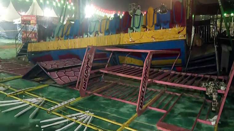 بھارت: میلے میں جھولا نیچے گرنے سے پولیس افسر ہلاک، 13 افراد زخمی