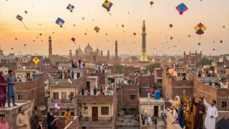 لاہور میں بسنت کا آج آخری روز، آسمان رنگ برنگی پتنگوں سے سج گیا