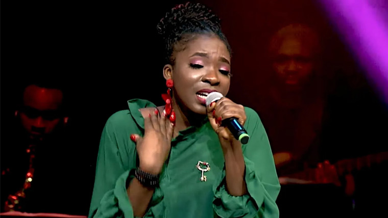 نائیجیرین جواں سال گلوکارہ کوبرا کے ڈسنے سے جاں بحق، نظامِ صحت پر غصے کی لہر