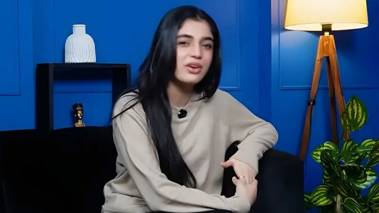 مہنگے لباس خریدنے کے بجائے سونے کے زیورات پر سرمایہ کاری کریں: لائبہ خان