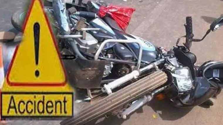 بہاولنگر: گاڑی کی موٹر سائیکل فیملی کو ٹکر، 3 سالہ بچی جاں بحق، 5 افراد زخمی