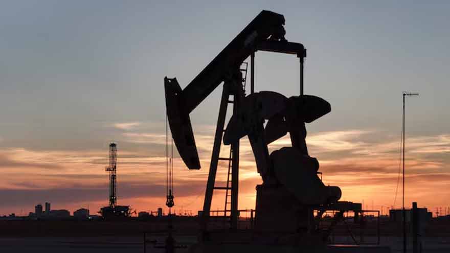 Oil drops as US, Iran pledge to continue talks