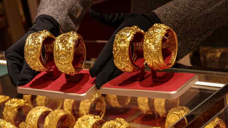 Gold extends gains to trave above $5,000 per ounce