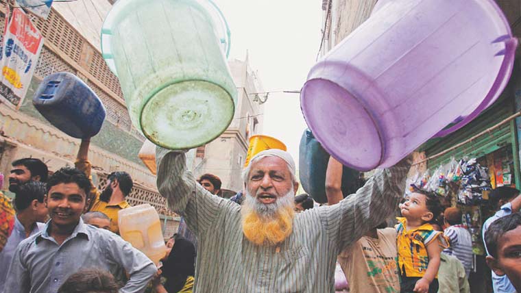 کراچی میں پانی کی بندش کے باعث متعدد فیکٹریوں کا کام بند