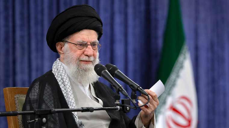 طاقت کا اصل سرچشمہ عوام کی استقامت ہے: ایرانی سپریم لیڈر
