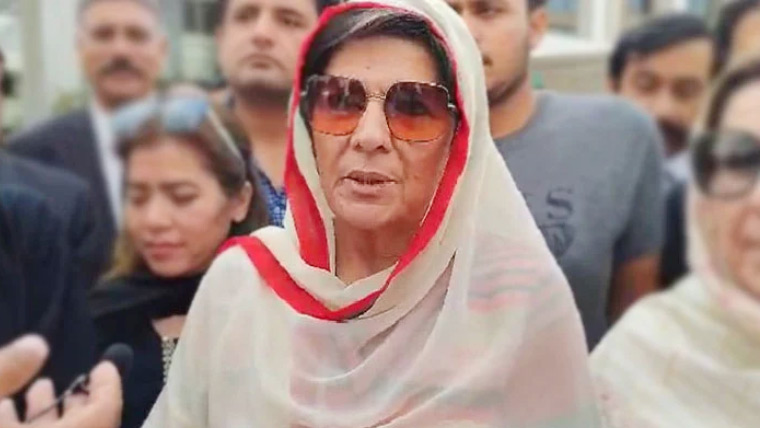 26 نومبر احتجاج کیس: غیر حاضری پر علیمہ خان کے ناقابلِ ضمانت وارنٹ جاری