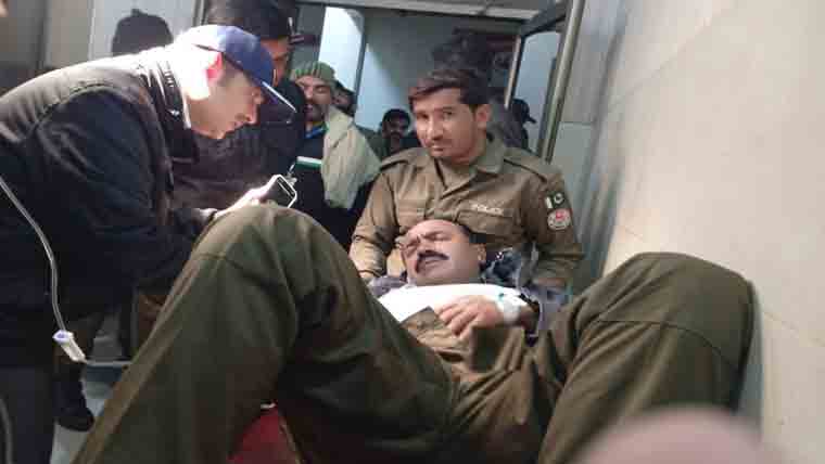 اوکاڑہ : کانسٹیبل کی فائرنگ سے زخمی ایس ایچ او ہسپتال میں دم توڑ گیا