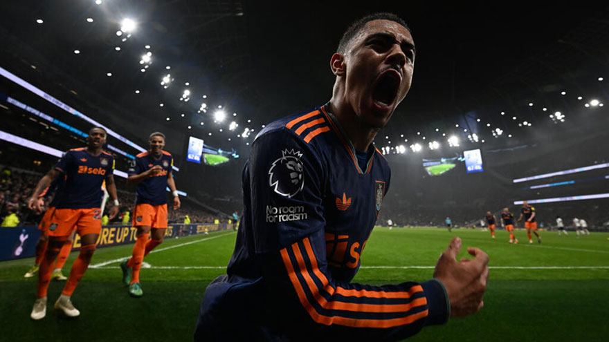 Newcastle beat sorry Spurs to leave Frank on the brink