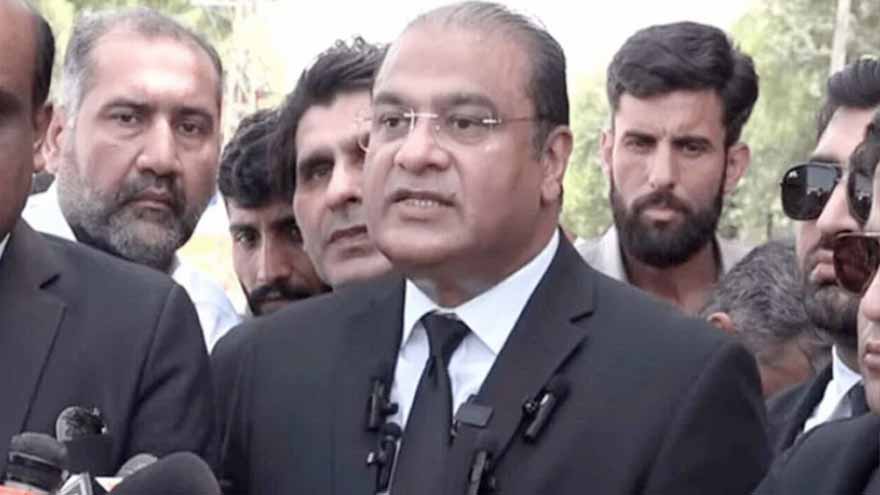 Barrister Salman Safdar submits report on Imran Khan to SC