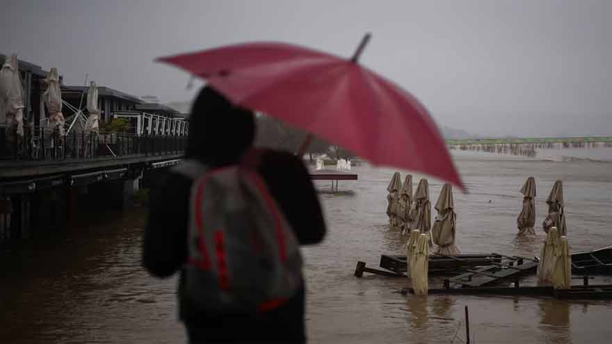 Rain further batters storm-hit Portugal, thousands evacuated