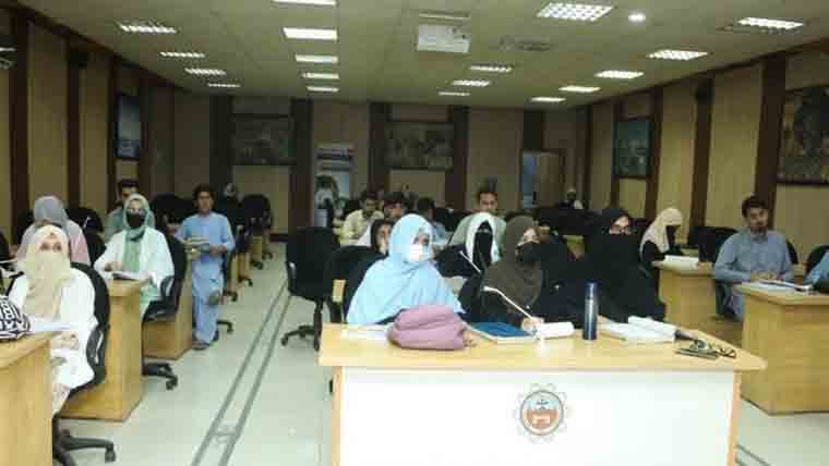 خیبر پختونخوا:سرکاری جامعات میں مرد اساتذہ کی طالبات سے براہ راست ملاقات پر پابندی