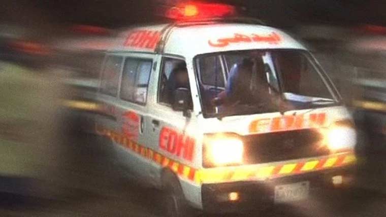 حیدرآباد: تیز رفتار ڈمپر کی کار اور رکشہ کو ٹکر، رکشہ ڈرائیور جاں بحق