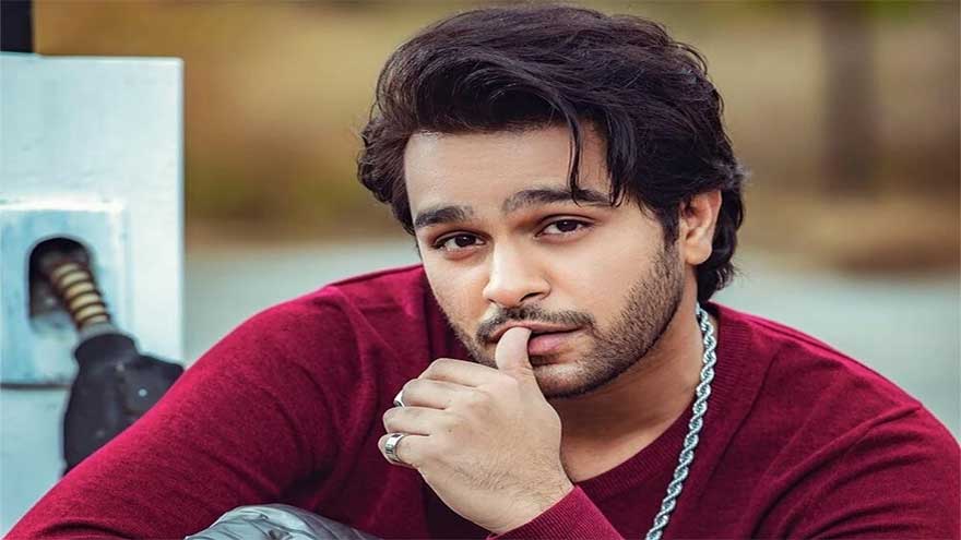 Asim Azhar responds to viral spat with security man during concert