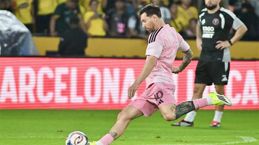 Messi out with hamstring strain as Puerto Rico match delayed