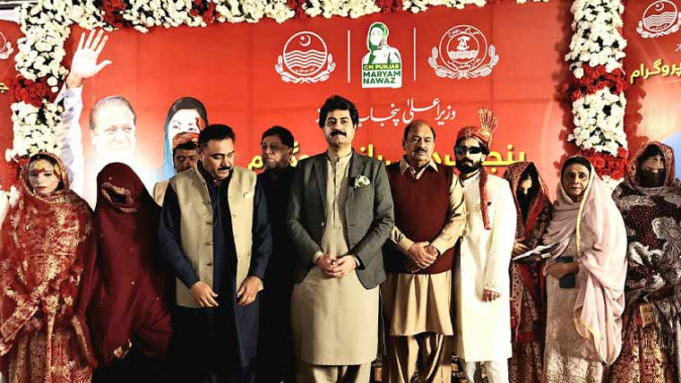 دھی رانی پروگرام: پاکپتن میں 100 جوڑوں کی اجتماعی شادی