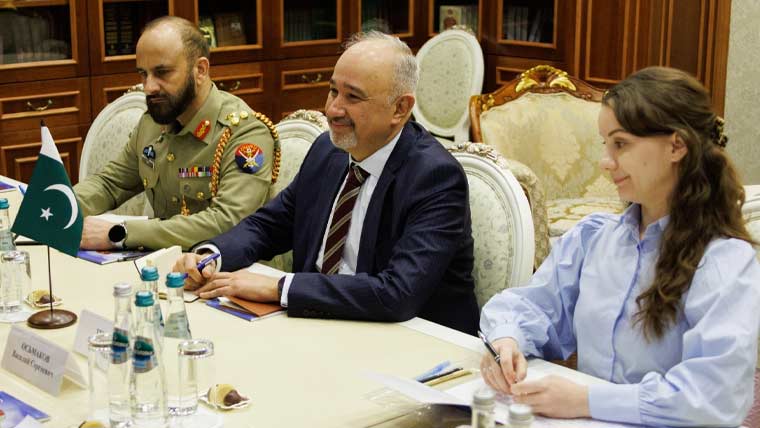 پاکستانی سفیر فیصل نیاز کی روسی نائب وزیر دفاع سے ملاقات، دفاعی تعاون کے فروغ پر تبادلہ خیال