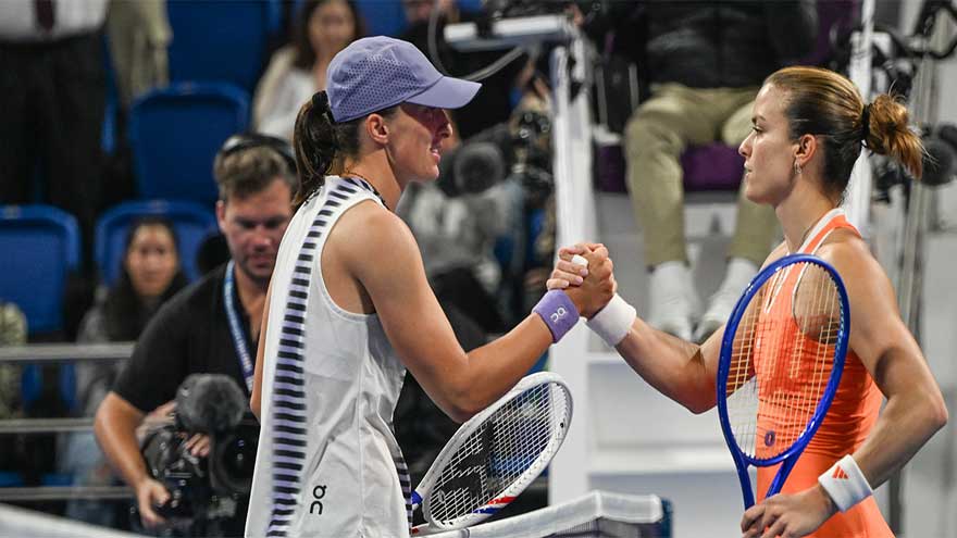 Sakkari fights back to outlast top-seed Swiatek in Qatar