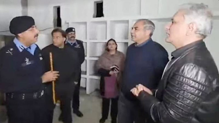 محسن نقوی  کا ماڈل جیل اور پولیس ہاسٹل کا دورہ، تعمیراتی کام کا جائزہ لیا