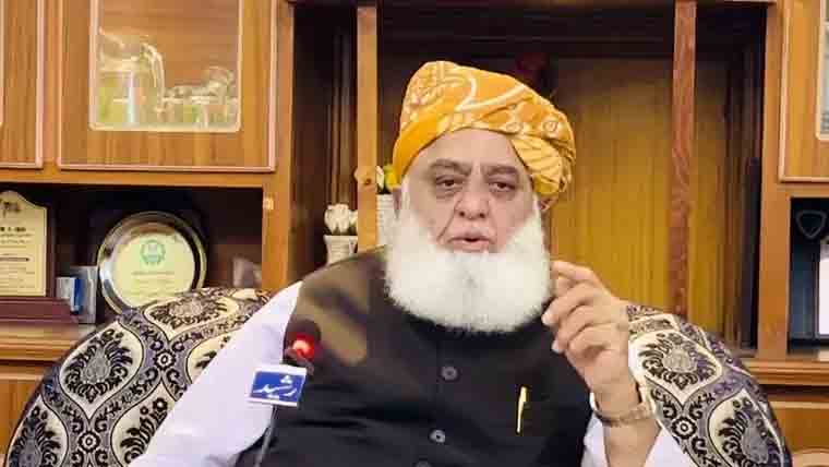 حکومت عالمی قوتوں کی پراکسی نہ بنے ورنہ چلنے نہیں دیں گے: فضل الرحمان