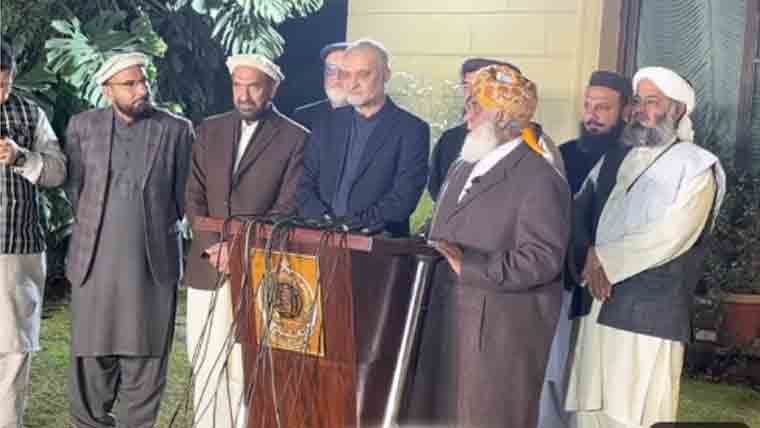 حکومت عالمی قوتوں کی پراکسی نہ بنے ورنہ چلنے نہیں دیں گے: فضل الرحمان