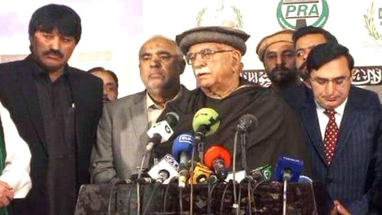 پی ٹی آئی کا عمران خان کو علاج کیلئے نجی ہسپتال منتقل کرنے کا مطالبہ