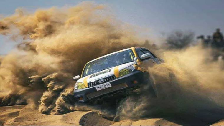 صحرائےچولستان کےٹیلوں پر جیپ ریسرزکی مہارت کا دوسرا روز