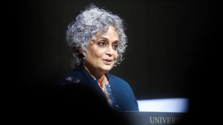 غزہ سے یکجہتی، اروندھتی رائے کا برلن فلم فیسٹیول سے دستبرداری کا اعلان