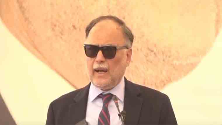 مسلم لیگ ن کی حکومت انتقامی سیاست پر یقین نہیں رکھتی: احسن اقبال