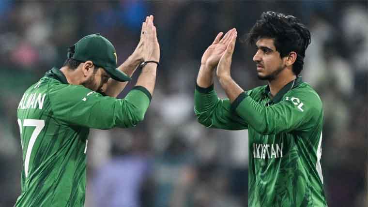 ٹی 20 ورلڈکپ: بڑے معرکے میں  بھارت  نے پاکستان کو176رنز کا ہدف دے دیا