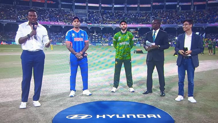 ٹی 20 ورلڈکپ: بڑے معرکے میں پاکستان کا ٹاس جیت کر فیلڈنگ کا فیصلہ 